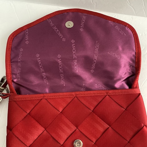 Maggie Bags Red Seat Belt Style Wristlet - Picture 4 of 8
